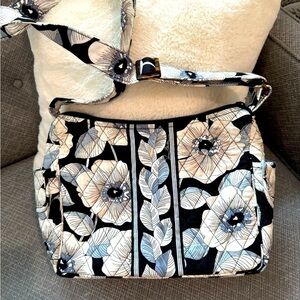 Vera Bradley Floral Purse -Like New!​​​​​​​